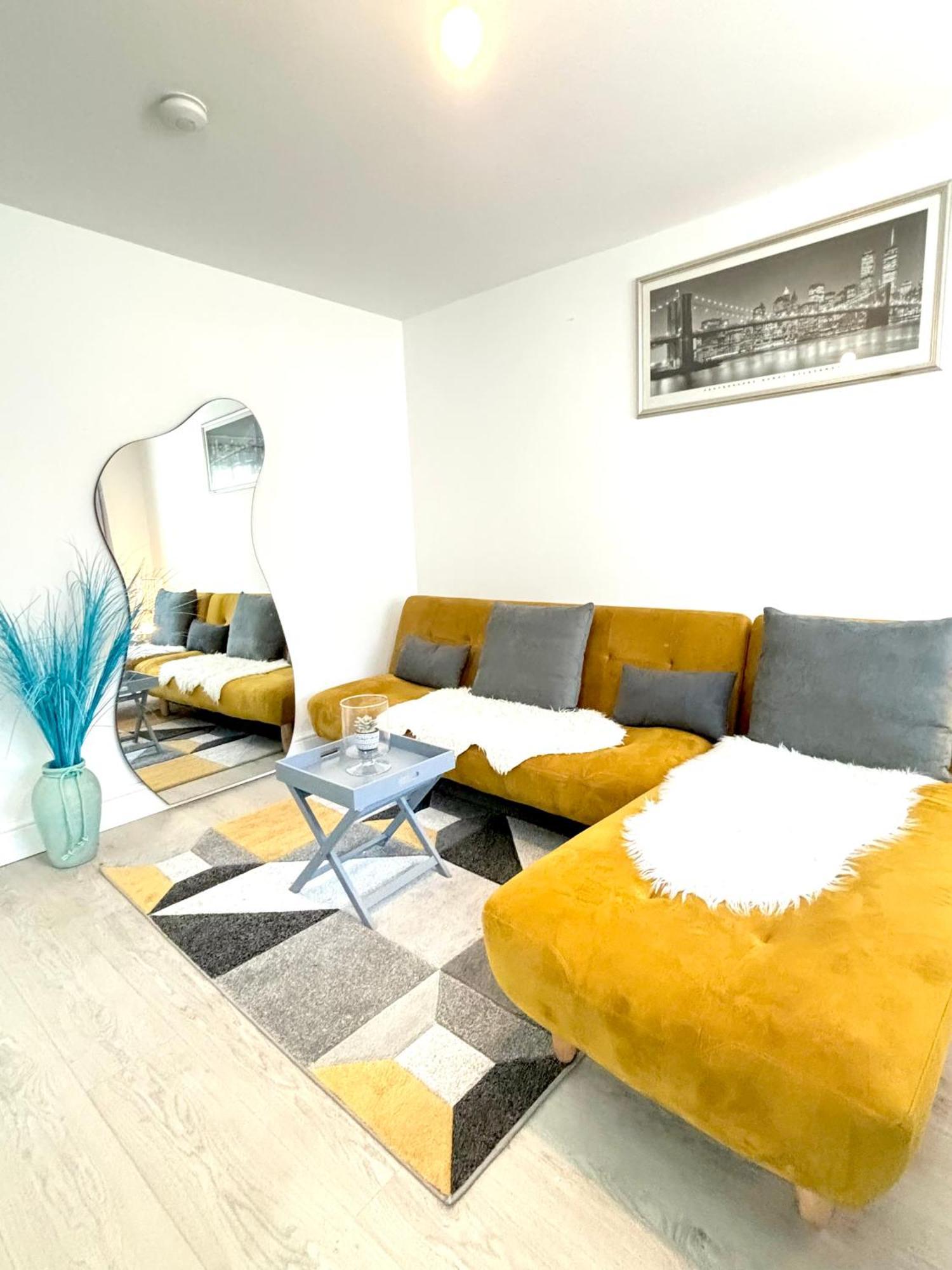 Апартаменты Cosy Modern Flat With Garden Бирмингем Экстерьер фото